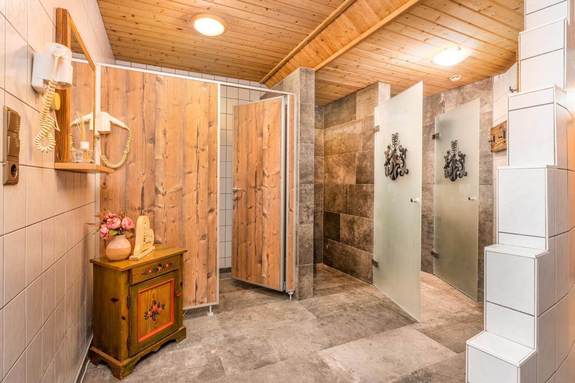 Alpen Wohlfuehlhotel Doerflwirt هينزنبرغ المظهر الخارجي الصورة
